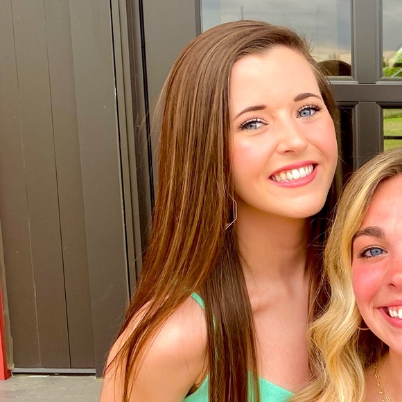 Meet your Posher, Hannah - Picture 1 of 1